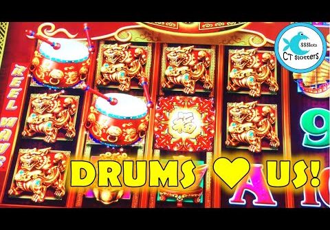 FIRST SPIN BONUS ON DANCING DRUMS EXPLOSION SLOT MACHINE SUPER BIG WIN! WE BOTH WIN ON THE DRUMS!