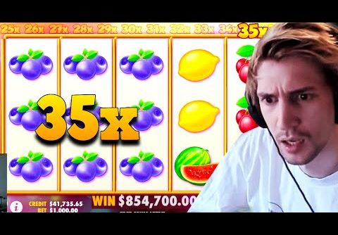 XQC GETS INSANE NEW RECORD WIN ON EXTRA JUICY SLOT! (So Lucky)