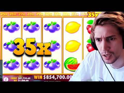 XQC GETS INSANE NEW RECORD WIN ON EXTRA JUICY SLOT! (So Lucky)