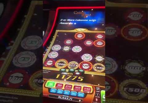 Casino Royal slot machine BIG WIN!!  #shorts
