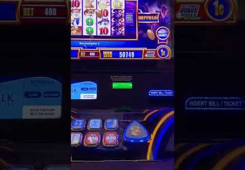 Big win on pick feature playing #goldstacks slot machine