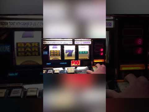 Big Win & Run!  #shorts #oldschoolslots #shortsvideo #tripledoublediamond #slot