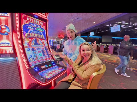 Married Couple WINS BIG On Las Vegas Slot Machine!! 😍🎰