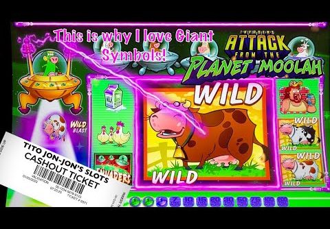 Big Win!  Giant Symbols Bonus on the Invaders Attack from the Planet Moolah slot machine!  🐮 🎰