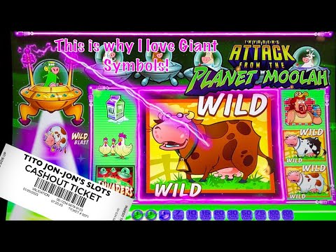 Big Win!  Giant Symbols Bonus on the Invaders Attack from the Planet Moolah slot machine!  🐮 🎰