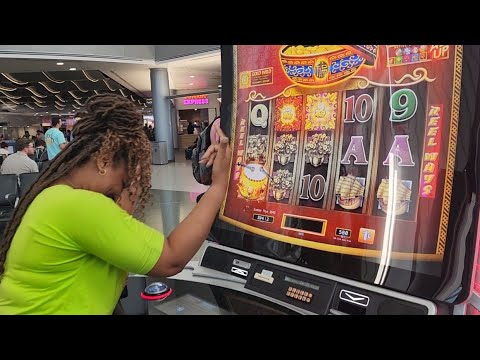 She Played A Slot Machine In The Airport And Won Big!! 🎰🤯